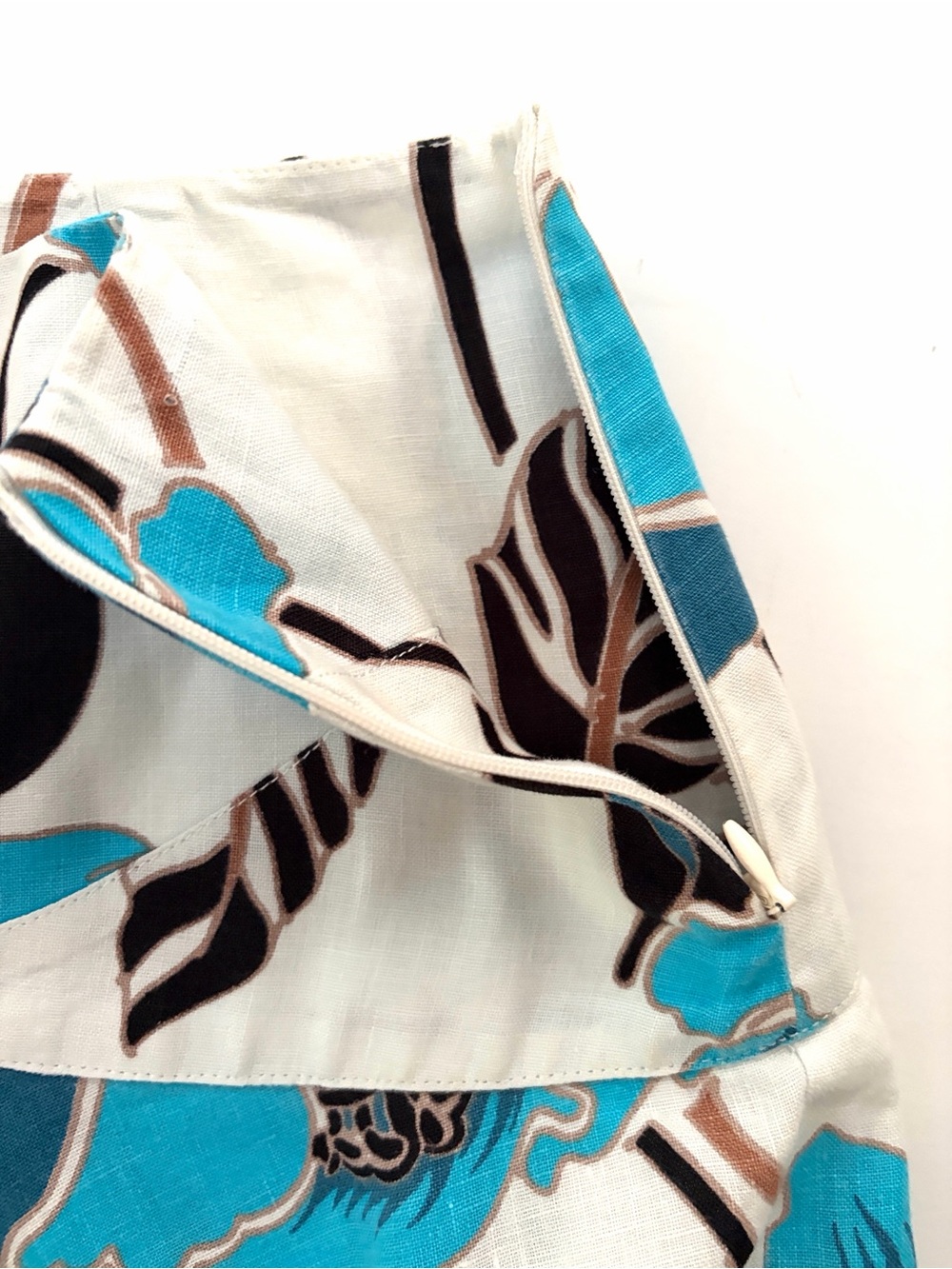 Polvere Pure Linen Italy Floral Flared Open Front Skirt White Blue size Large - Picture 16 of 16